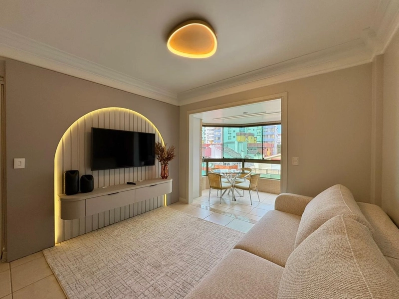 APARTAMENTO À VENDA  COM VISTA ETERNA PARA MAR E PRAÇA - RARIDADE: 1ª foto da galeria de imagens do imóvel