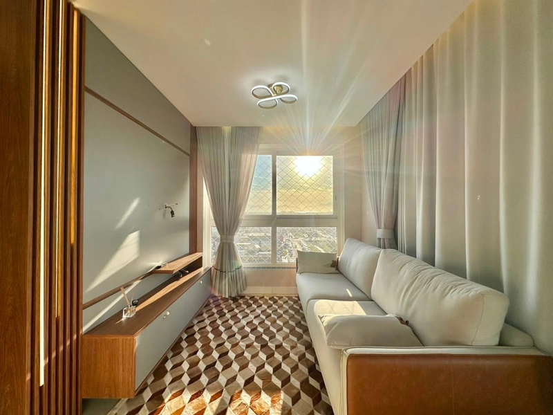 APARTAMENTO DE 03 SUÍTES MOBILIADO E DECORADO COM INFRAESTRUTURA: 1ª foto da galeria de imagens do imóvel