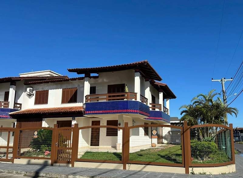 SOBRADO EM CAPÃO DA CANOA A POUCOS PASSOS DA PRAIA!!!: 1ª foto da galeria de imagens do imóvel