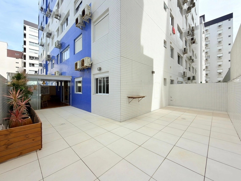 APARTAMENTO COM TERRAÇO EM “L” EM CAPÃO DA CANOA À VENDA: 6ª foto da galeria de imagens do imóvel