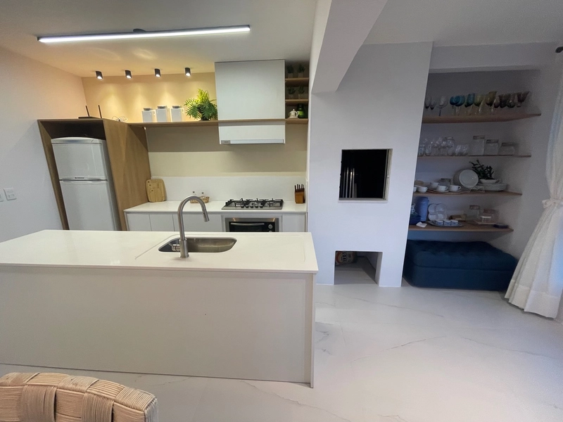 Apartamento mobiliado e decorado à beira-mar – 4 dormitórios: 6ª foto da galeria de imagens do imóvel