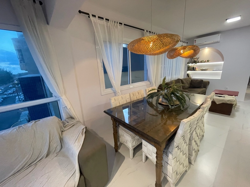 Apartamento mobiliado e decorado à beira-mar – 4 dormitórios: 1ª foto da galeria de imagens do imóvel