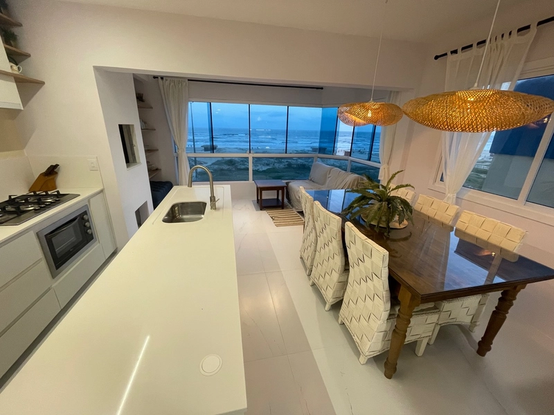 Apartamento mobiliado e decorado à beira-mar – 4 dormitórios: 19ª foto da galeria de imagens do imóvel
