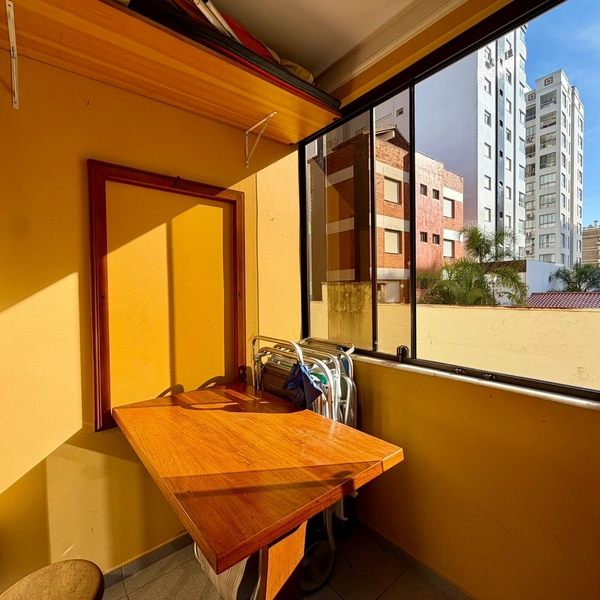 APARTAMENTO DE DOIS DORMITÓRIOS COM SACADA: 2ª foto da galeria de imagens do imóvel
