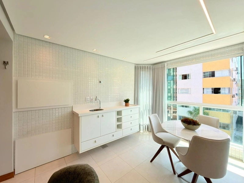 APARTAMENTO NO CENTRO DA CIDADE JUNTO A 2 PRAÇAS E BEM PRÓXIMO AO MAR: 3ª foto da galeria de imagens do imóvel