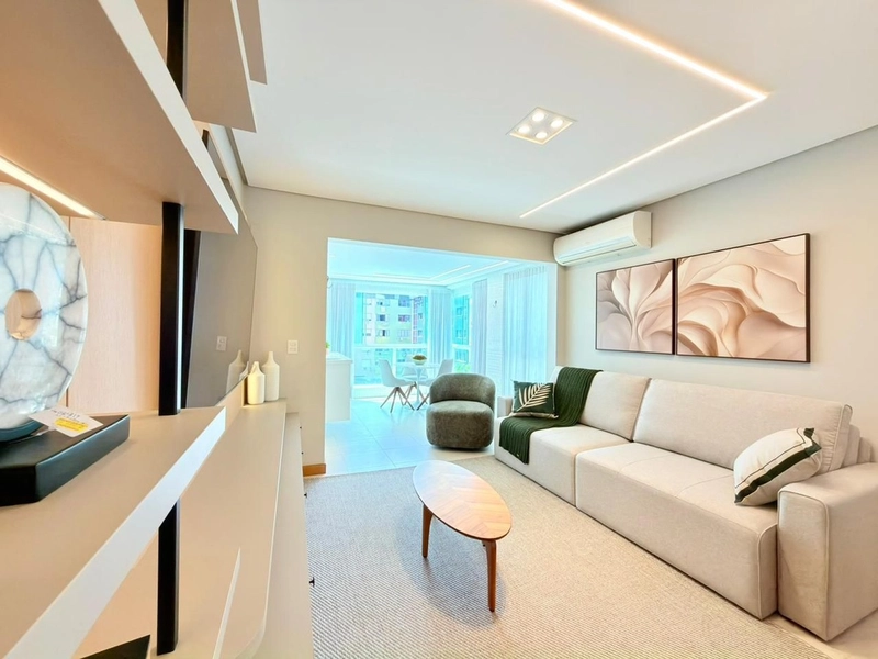 APARTAMENTO NO CENTRO DA CIDADE JUNTO A 2 PRAÇAS E BEM PRÓXIMO AO MAR: 1ª foto da galeria de imagens do imóvel