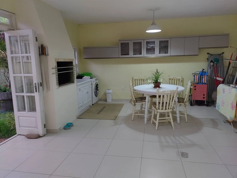 SUA CASA A MENOS DE 50 METROS DO MAR: 4ª foto da galeria de imagens do imóvel
