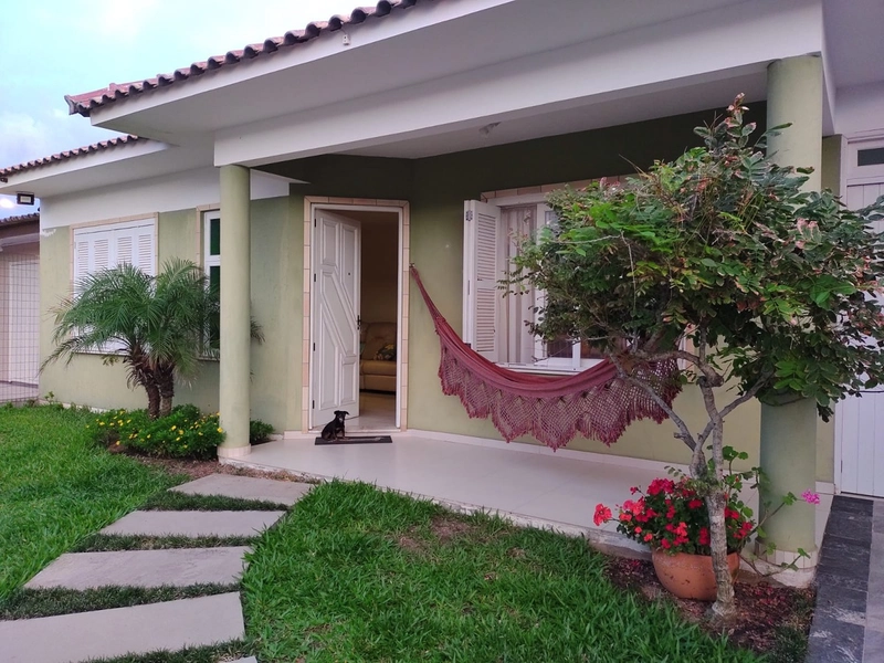 SUA CASA A MENOS DE 50 METROS DO MAR: 1ª foto da galeria de imagens do imóvel