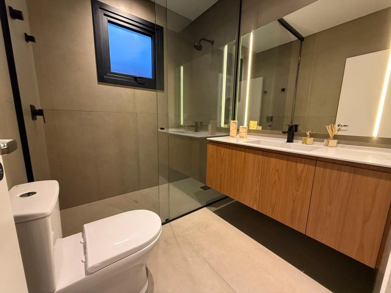 Sobrado com 411m2 a beira lago mobiliado e decorado: 4ª foto da galeria de imagens do imóvel
