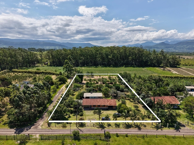 SÍTIO À VENDA  CASA DE 124 M²  ESCRITURADA: 1ª foto da galeria de imagens do imóvel
