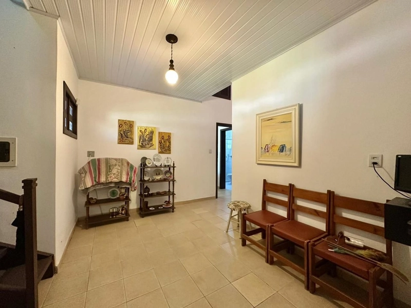 CASA COM 3 TERRENOS APENAS 2 QUADRAS DO MAR: 9ª foto da galeria de imagens do imóvel