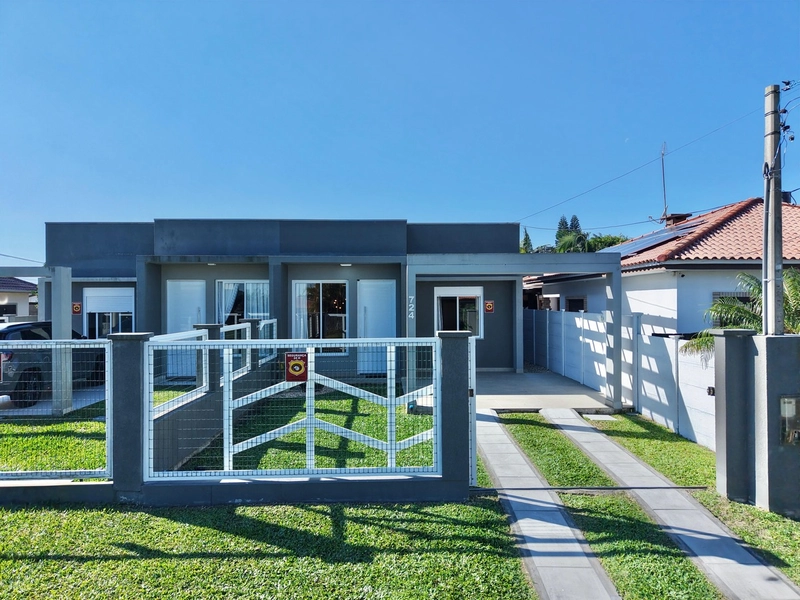 CASA NO CENTRO DE XANGRI-LÁ FINAMENTE MOBILIADA, À VENDA !!!: 2ª foto da galeria de imagens do imóvel