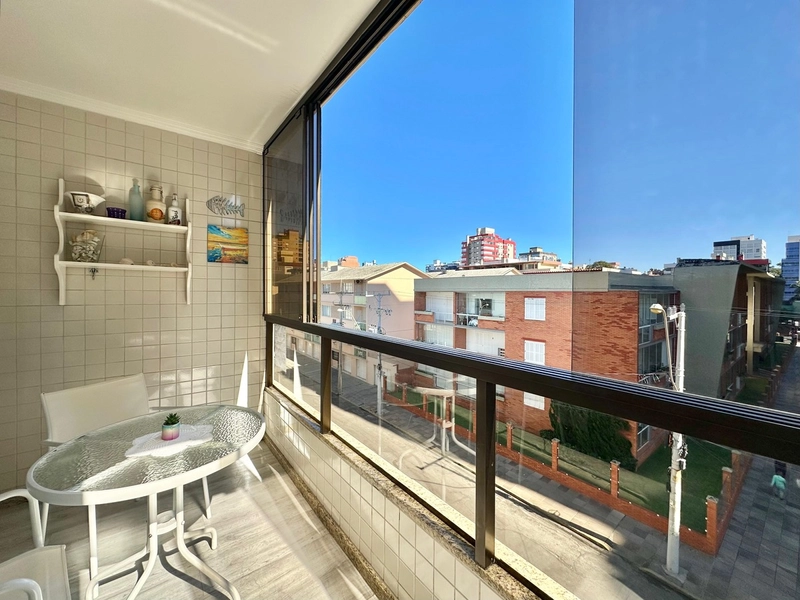 APARTAMENTO COM SACADA DE FRENTE , JUNTO AO MAR NO CORAÇÃO DA CIDADE !: 4ª foto da galeria de imagens do imóvel