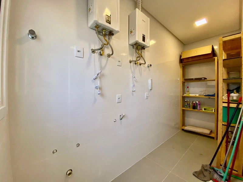 SOBRADO DE ALTO PADRÃO JUNTO A INFRAESTRUTURA E QUADRAS DE ESPORTES: 3ª foto da galeria de imagens do imóvel