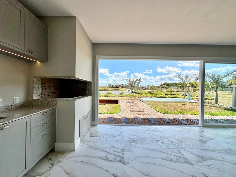 SOBRADO NEOCLÁSSICO  À VENDA A BEIRA LAGO  COM VISTA INCRÍVEL E JUNTO: 10ª foto da galeria de imagens do imóvel