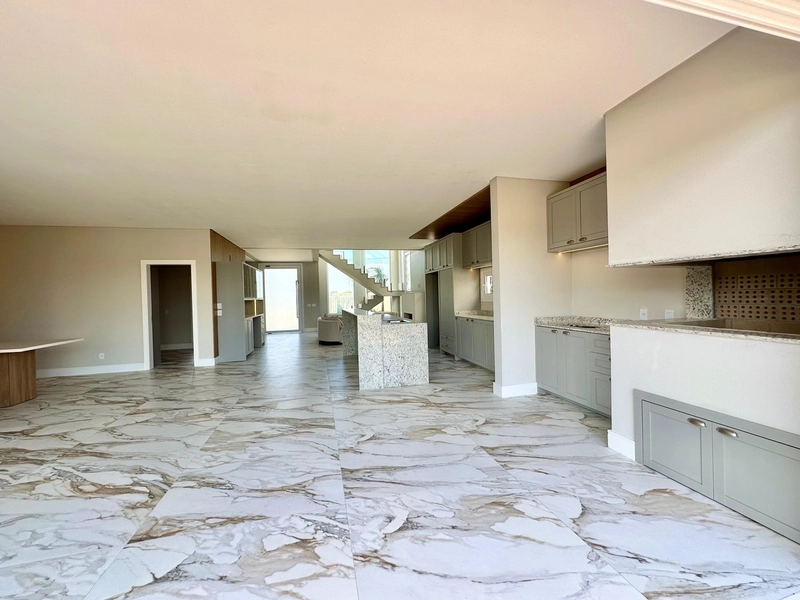 SOBRADO NEOCLÁSSICO  À VENDA A BEIRA LAGO  COM VISTA INCRÍVEL E JUNTO: 7ª foto da galeria de imagens do imóvel