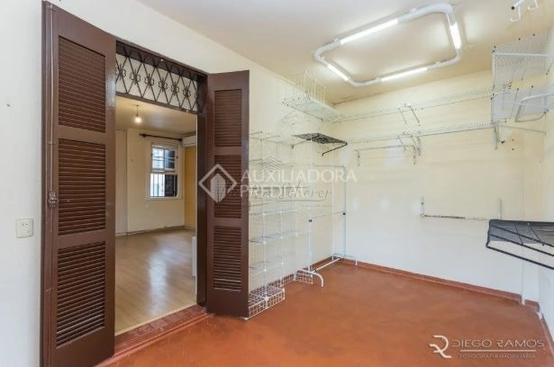 Casa/Sobrado, 04 dormitórios, suíte, 04 vagas, Petrópolis, POA: 23ª foto da galeria de imagens do imóvel