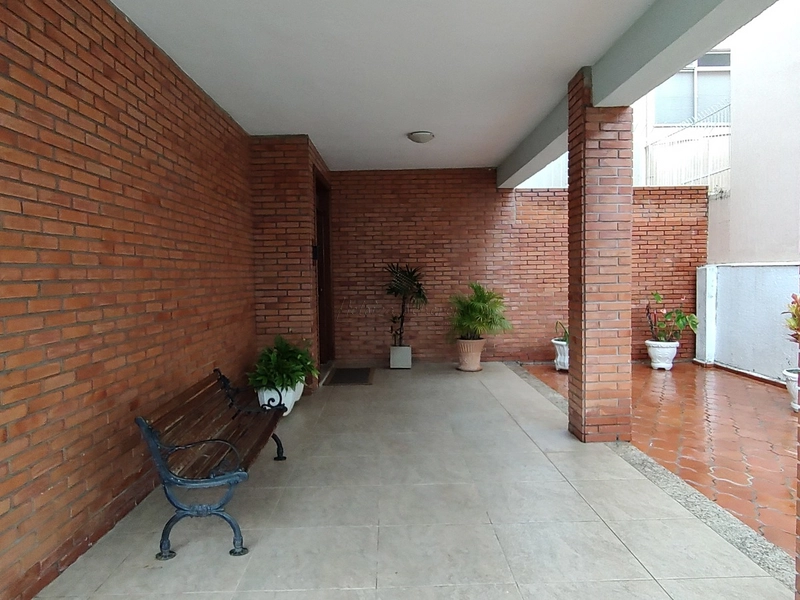 Apartamento com pátio privativo, 01 dormitório no Menino Deus.: 3ª foto da galeria de imagens do imóvel