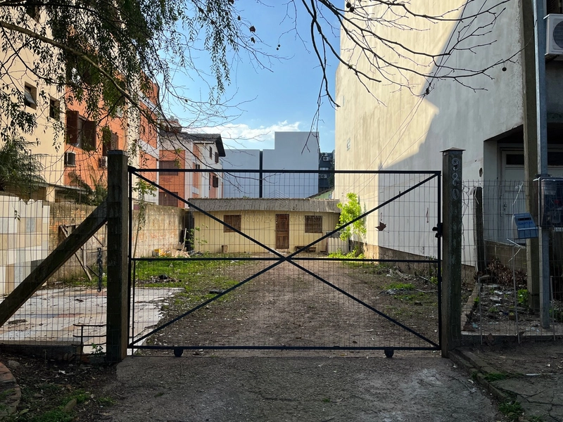 Terreno plano no bairro Tristeza na zona sul de Porto Alegre, RS: 1ª foto da galeria de imagens do imóvel