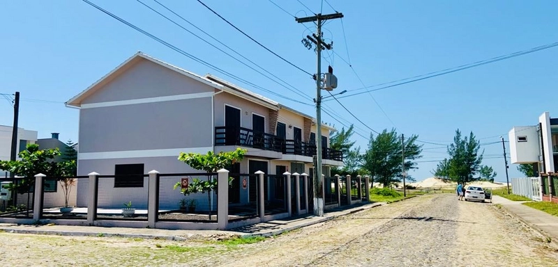 Casa sobrado 03 dormitórios, junto ao mar, Capão Novo, RS.: 1ª foto da galeria de imagens do imóvel