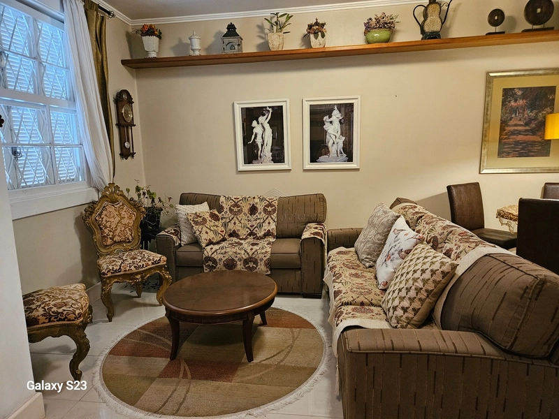 Apartamento 2 dormitórios, 1 vaga, pátio privativo, Porto Alegre, RS: 2ª foto da galeria de imagens do imóvel