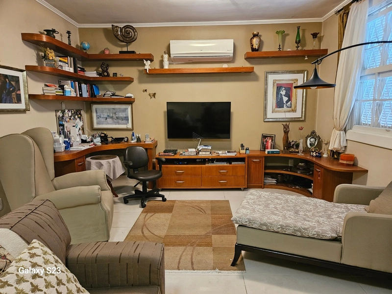 Apartamento 2 dormitórios, 1 vaga, pátio privativo, Porto Alegre, RS: 1ª foto da galeria de imagens do imóvel