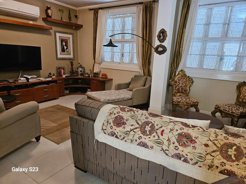 Apartamento 2 dormitórios, 1 vaga, pátio privativo, Porto Alegre, RS: 4ª foto da galeria de imagens do imóvel