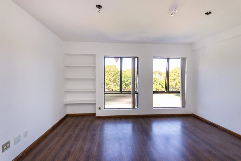 Sala comercial, com garagem em Petrópolis , Porto Alegre, RS: 2ª foto da galeria de imagens do imóvel