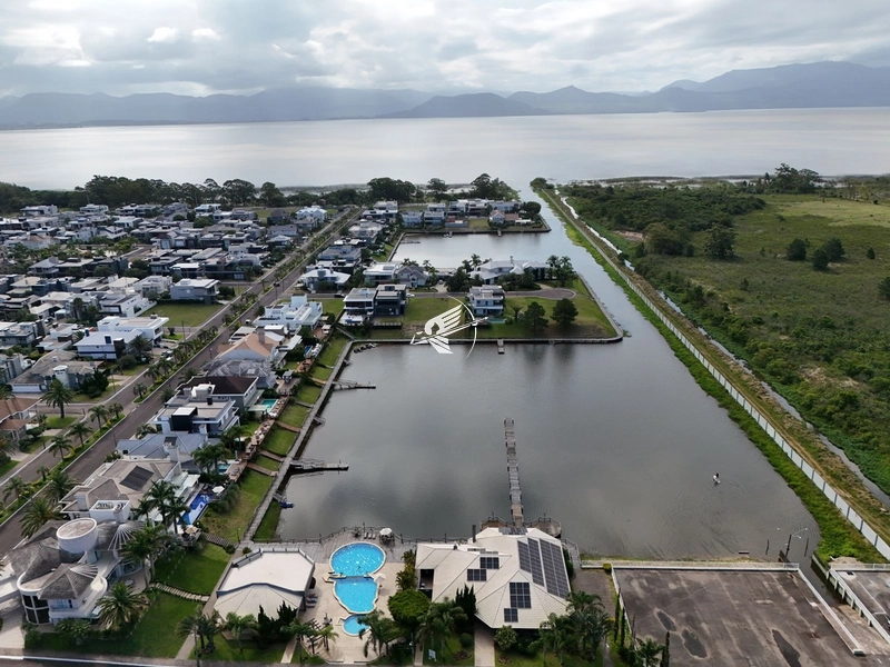 Casa à venda no condomínio Velas da Marina: 3ª foto da galeria de imagens do imóvel