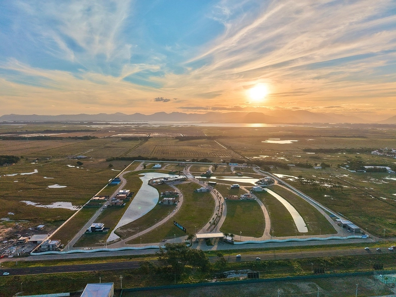 Lote/Terreno beira lago à venda no condomínio Allure Beach Condo: 6ª foto da galeria de imagens do imóvel