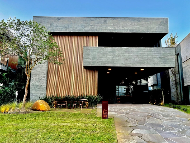 Casa Beira Lago à venda no condomínio Enseada Lagos - Xagri-Lá: 1ª foto da galeria de imagens do imóvel