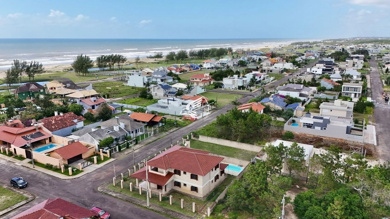 Sobrado à venda em Capão Novo Village: 1ª foto da galeria de imagens do imóvel