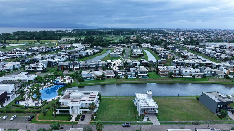 Lote/Terreno beira lago à venda no condomínio Capão Ilhas Resort: 2ª foto da galeria de imagens do imóvel