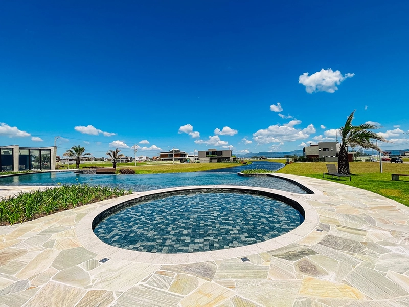 Lote/Terreno beira lago à venda no condomínio Amare Home Resort : 6ª foto da galeria de imagens do imóvel