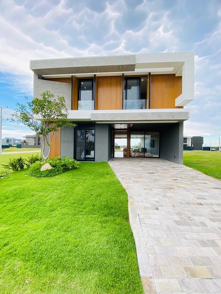 Casa beira lago à venda no condomínio Zen Concept Resort: 1ª foto da galeria de imagens do imóvel