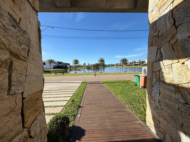 Sobrado frente lago no condomínio Blue em Xangri-Lá: 6ª foto da galeria de imagens do imóvel
