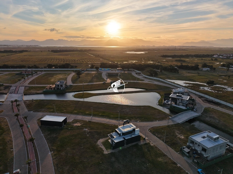 Lote Beira Lago no condomínio Allure: 3ª foto da galeria de imagens do imóvel