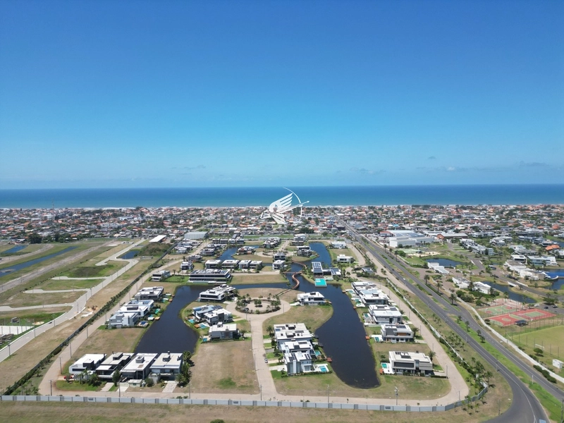 Lote/Terreno beira lago à venda no condomínio Sense em Xangri-Lá: 1ª foto da galeria de imagens do imóvel