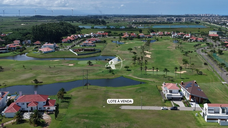Lote/Terreno beira lago à venda no condomínio Green Village Golf Club: 2ª foto da galeria de imagens do imóvel