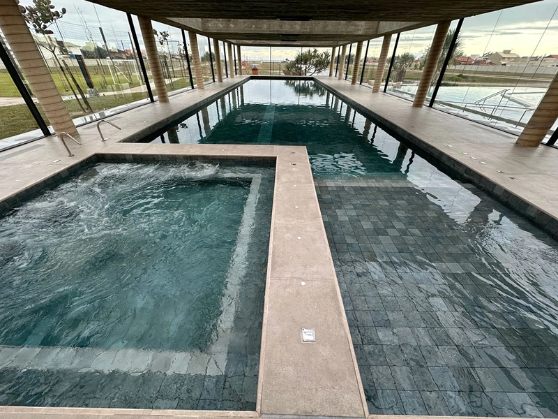 Lote/Terreno beira lago no condomínio Los Cobos em Xangri-Lá: 3ª foto da galeria de imagens do imóvel