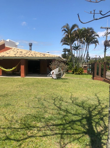 Casa á venda em Atlântida: 2ª foto da galeria de imagens do imóvel
