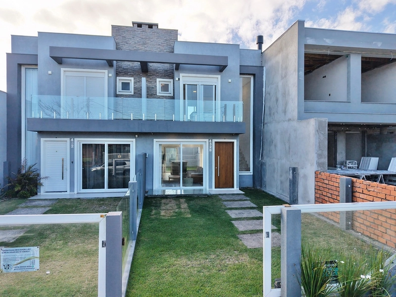 Sobrado à venda no Arpoador em Xangri-Lá: 1ª foto da galeria de imagens do imóvel