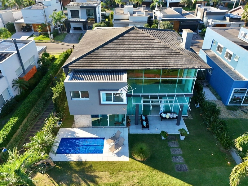 Casa beira lago à venda no condomínio Quintas do Lago: 2ª foto da galeria de imagens do imóvel