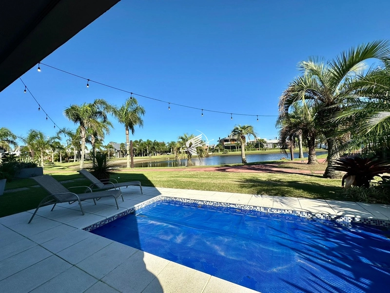 Casa beira lago à venda no condomínio Quintas do Lago: 12ª foto da galeria de imagens do imóvel