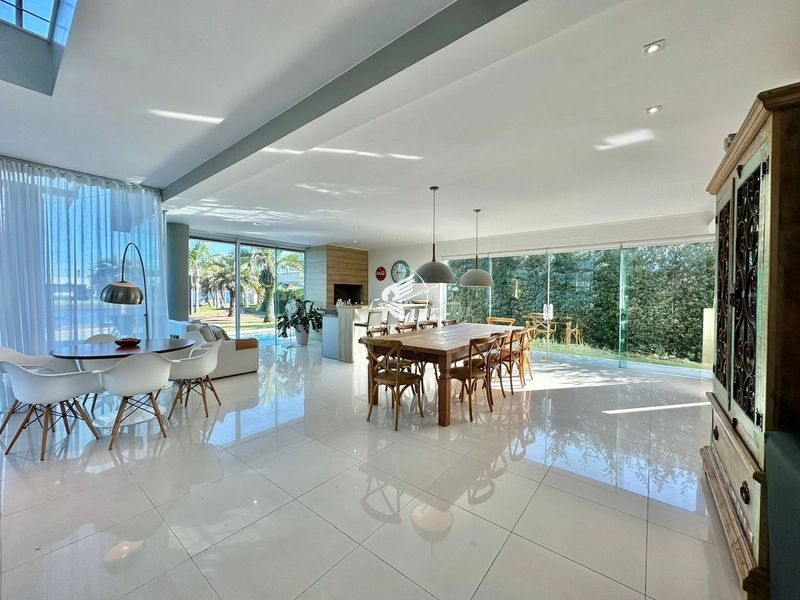 Casa beira lago à venda no condomínio Quintas do Lago: 7ª foto da galeria de imagens do imóvel