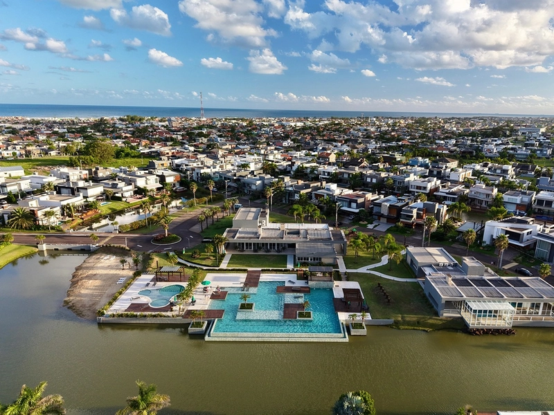 Casa Beira Lago à venda no condomínio Malibu Beach Residence: 48ª foto da galeria de imagens do imóvel