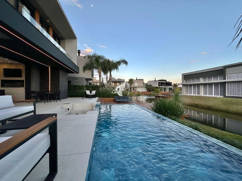 Casa Beira Lago à venda no condomínio Malibu Beach Residence: 9ª foto da galeria de imagens do imóvel