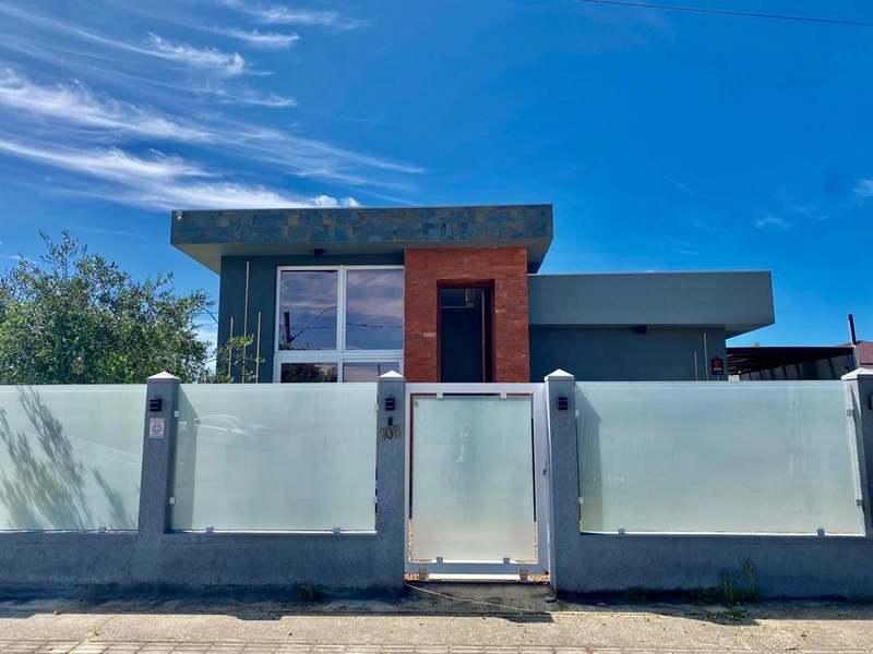 Casa de esquina a venda : 1ª foto da galeria de imagens do imóvel