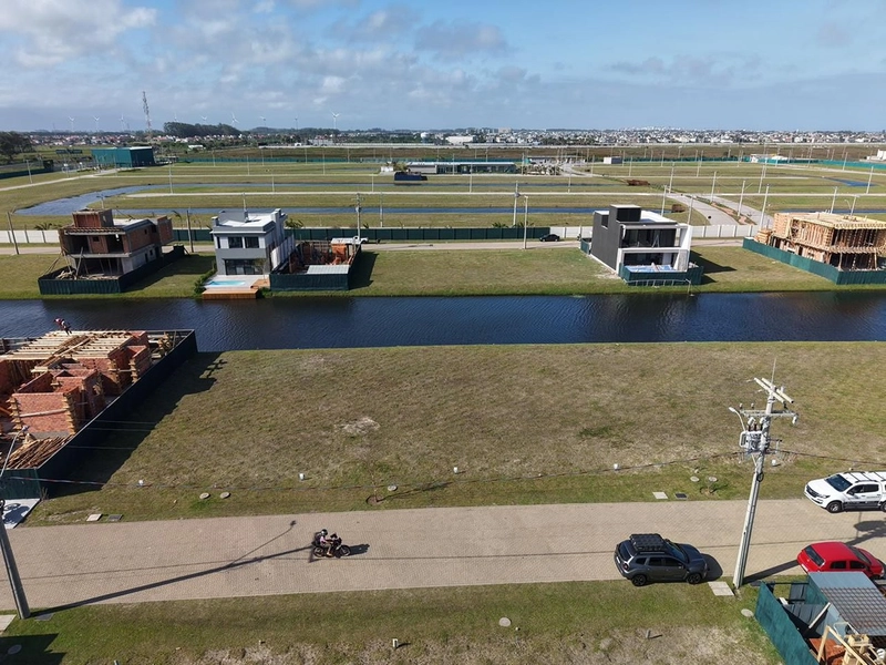 Lote/Terreno beira lago no condomínio Zen Concept Resort : 2ª foto da galeria de imagens do imóvel