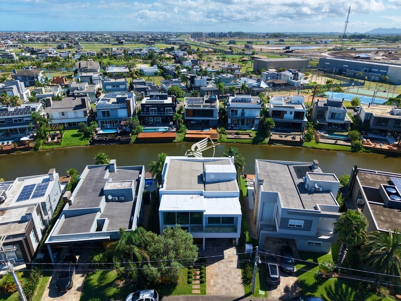 Sobrado beira lago à venda no condomínio Malibu Beach Residence: 3ª foto da galeria de imagens do imóvel